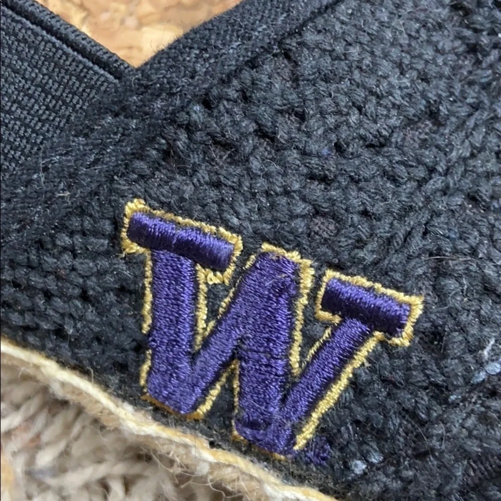 ❤️NWOT❤️Washington Huskies Napili‎ Campus Flat ~ 9
